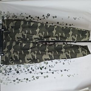 A beautiful soul / arula 🖤 camo pants (#94)